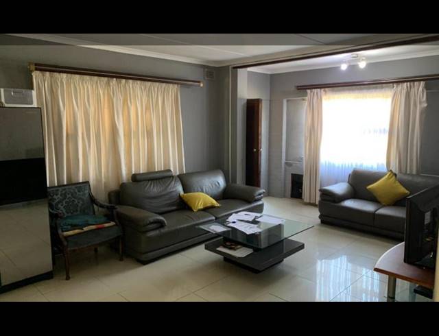 3 BEDROOM HOUSE FOR SALE IN MONTCLAIR